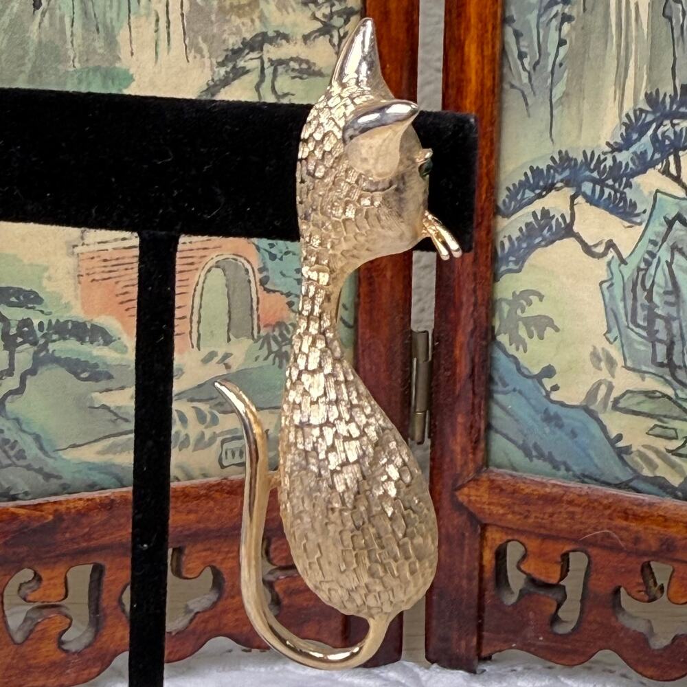 Vintage Gold Tone Side Profile Cat Green Rhinestone Eye Brooch Pin Coquette